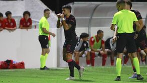Zé Carlos em campo frente ao Benfica, substitui Diogo Prioste