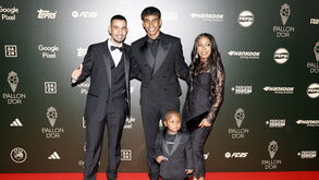 Mounir Nasraoui com Lamine Yamal e a familia na gala da Bola de Ouro 2026