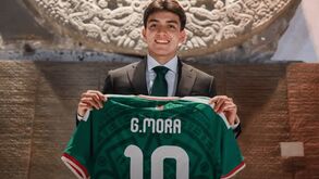 Mora com a camisola da seleção
