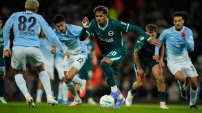 Georgino Rutter com a bola nos pés durante o Man. City-Brighton