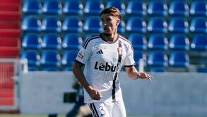 Mincarelli na estreia pelo E. Amadora contra o Alverca