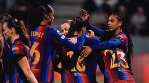 Kika Nazareth celebra com as colegas de equipa