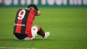 Gonçalo Ramos reage durante a derrota do Milan com o Bolonha