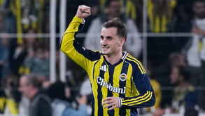 Kerem Aktürkoglu em ação pelo Fenerbahçe
