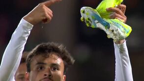 Pedro Lima ficou com a chuteira na mão