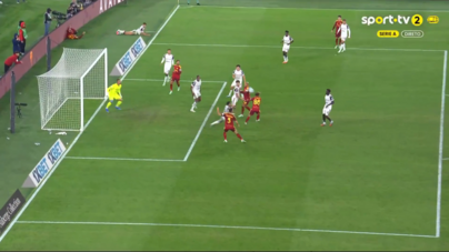 À ponta de lança! Rodrigo Mora brilha com grande golo de cabeça pela Roma
