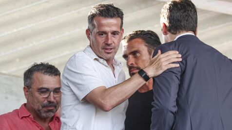 Marco Silva foi cumprimentado pelos adeptos