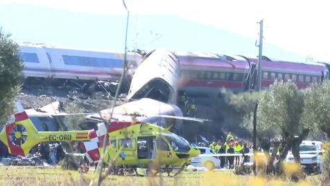 Divulgadas mais imagens do local do acidente ferroviário que matou dezenas de pessoas em Espanha