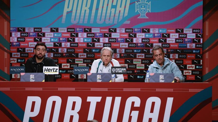 Jorge Jesus e Bruno Fernandes na conferência de imprensa