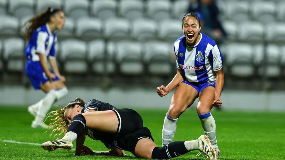 Lily Bryant a festejar um golo 