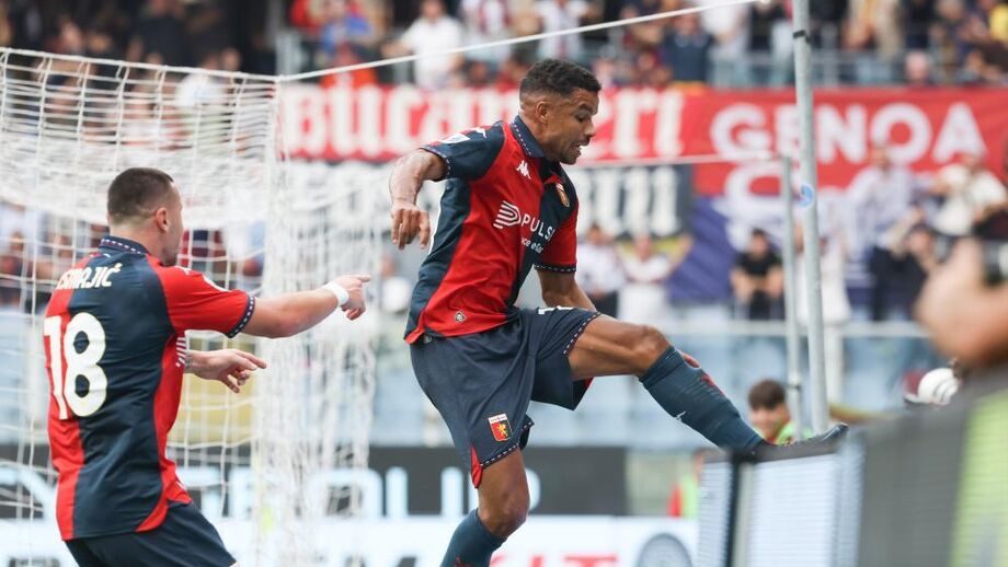 Junior Messias a festejar o golo do Genoa 