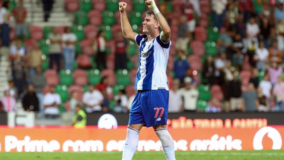 Oskar Pietuszewski celebra golo pelo FC Porto frente ao Marítimo