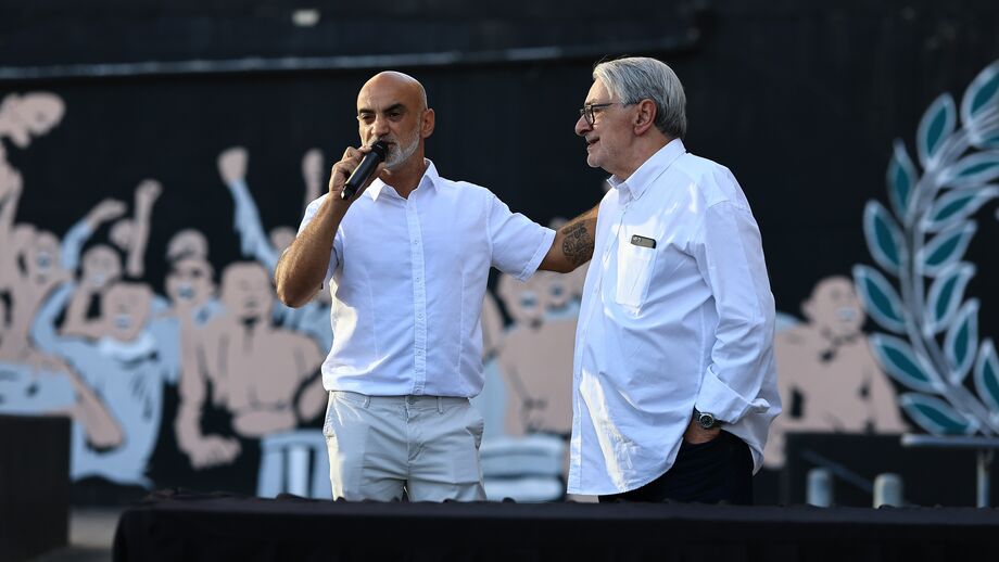 Nuno Fonseca, presidente da Associação Panteras Negras, com o microfone na mão
