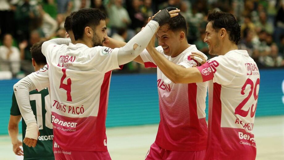 Sporting goleia Leões de Porto Salvo e lidera Liga Placard à condição