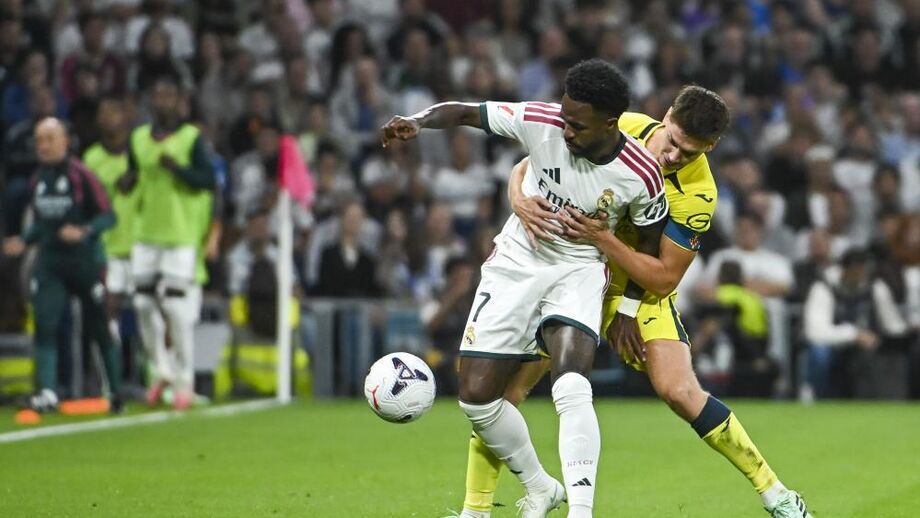 Vinícius em ação contra o Villarreal