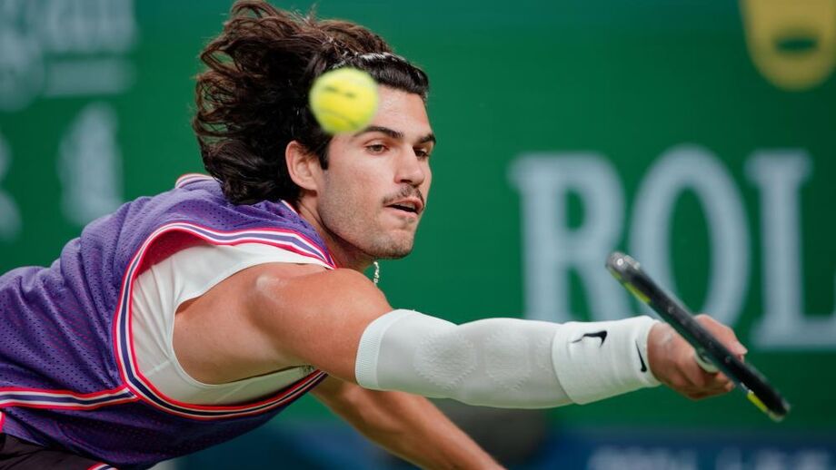 Carlos Alcaraz em ação no Masters 1000 de Xangai