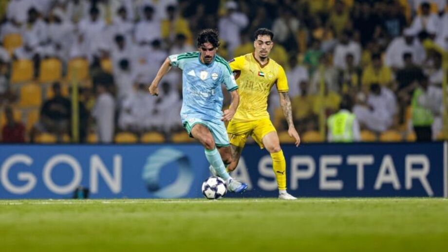 Francisco Trincão em ação no Al Wasl-Al Ahli da Liga dos Campeões asiática