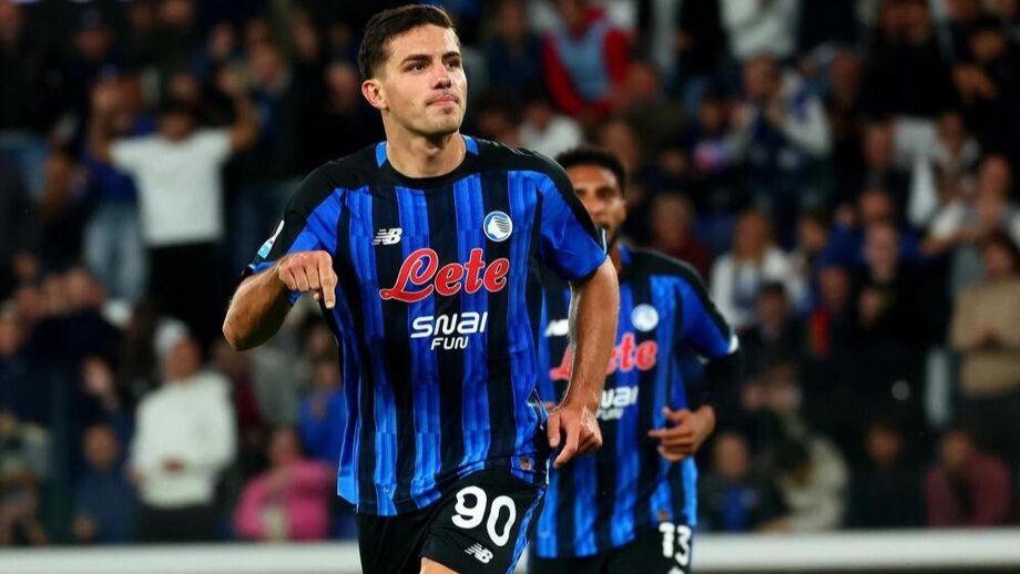 Nikola Krstovic, avançado da Atalanta, festeja golo frente ao Veneza