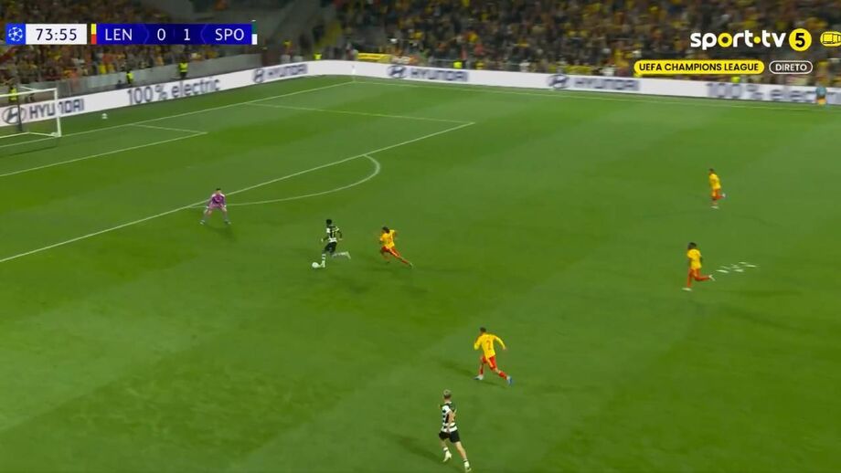 Passe a rasgar de Silas Andersen e finalização de trivela de Doumbia: o segundo golo do Sporting em Lens