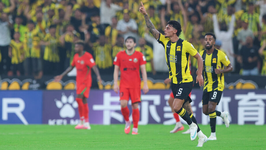 Richard Ríos marcou pelo Al Ittihad frente ao Al Ahli Dubai