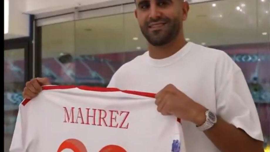 Mahrez exibe a nova camisola