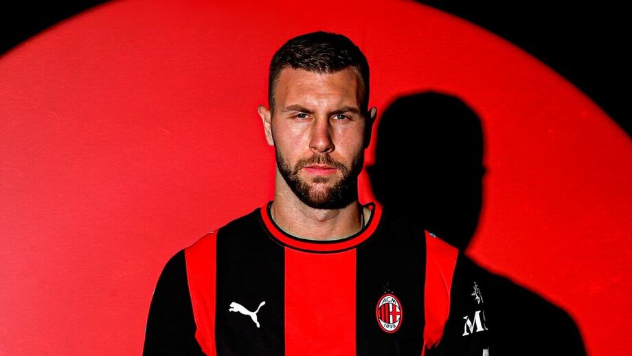 Pavlovic continua no AC Milan com renovação de contrato