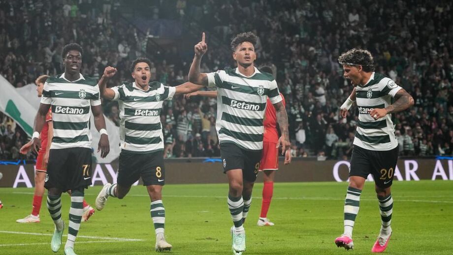 Suárez bisou na derrota dos leões