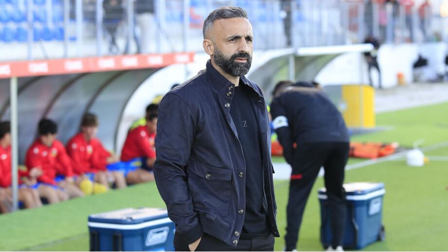 O treinador atento ao jogo