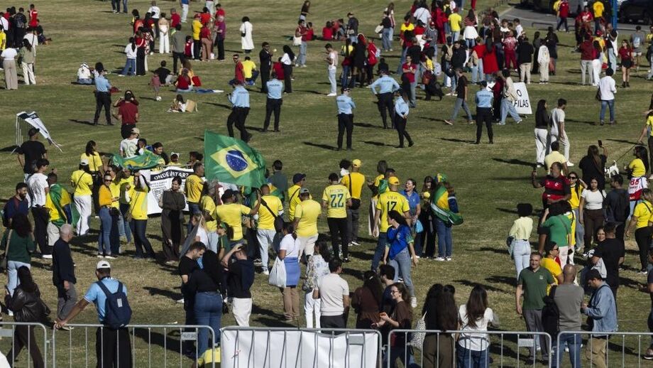 Brasileiros em Lisboa celebram eleição de Lula da Silva