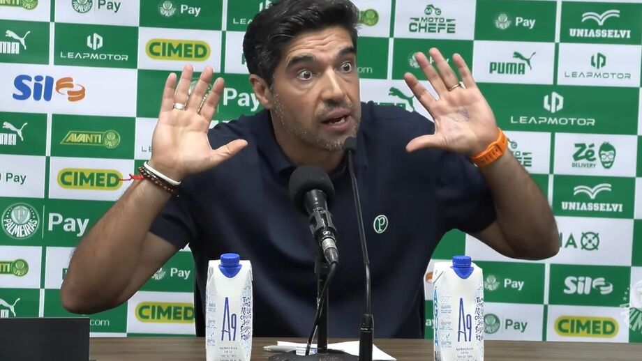 Abel Ferreira em conferência de imprensa