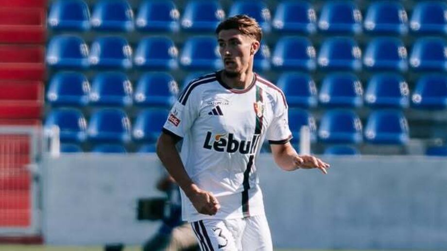 Mincarelli na estreia pelo E. Amadora contra o Alverca