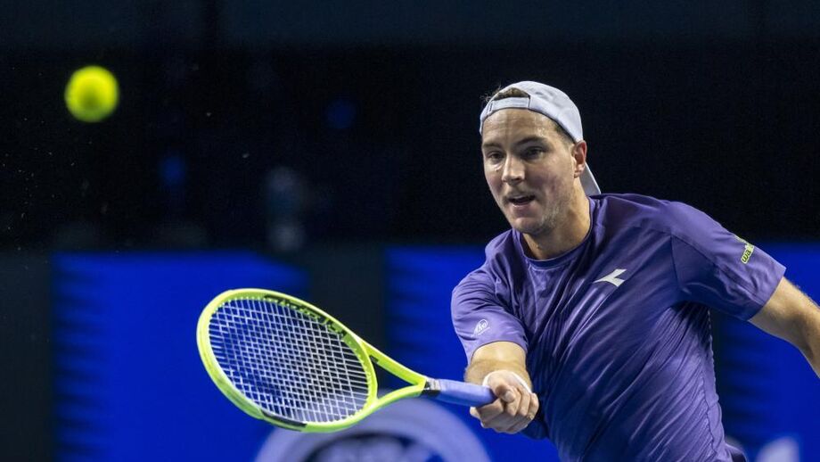 Struff em ação contra Djokovic