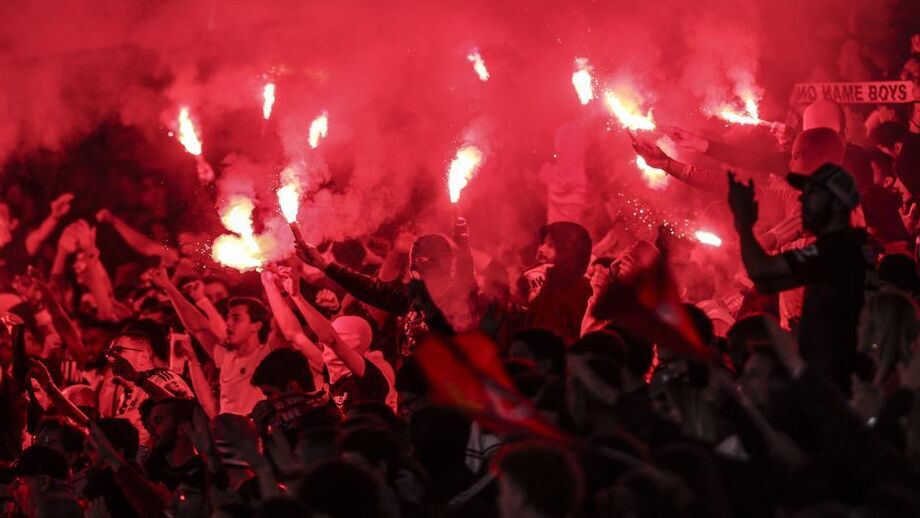 Adeptos do Benfica nas bancadas da Luz no jogo com o Gil Vicente