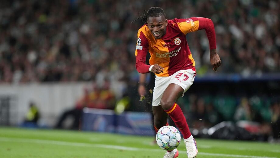 Rafael Leão em ação no Galatasaray