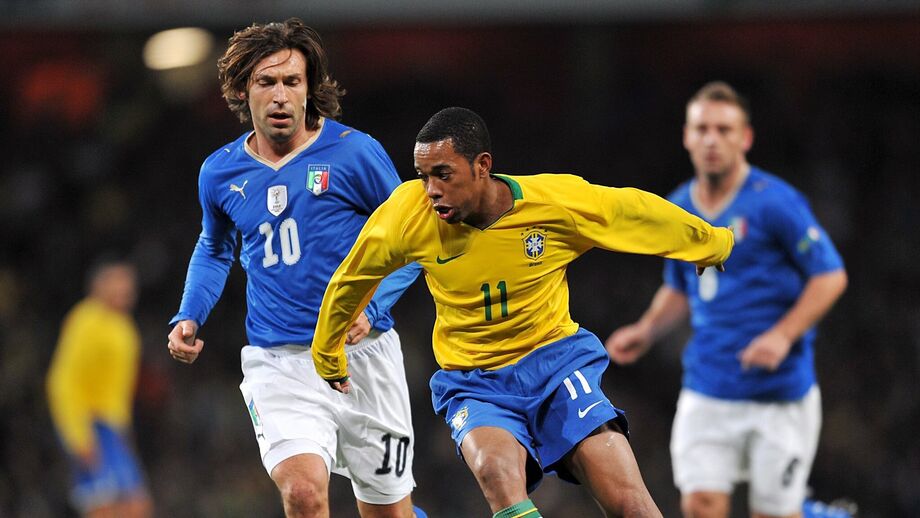 Robinho e Andrea Pirlo em 2009