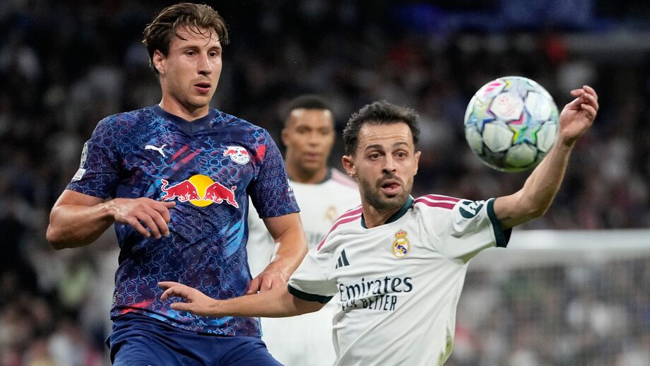 Bernardo Silva em duelo com Willi Orbán no Real Madrid-RB Leipzig