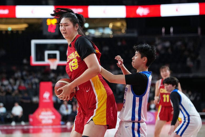 Zhang Ziyu é a jogadora mais alta da história da modalidade 