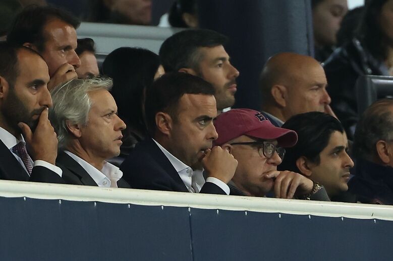 Idan Ofer, proprietário da SAD do Famalicão, assiste ao jogo com o Alverca