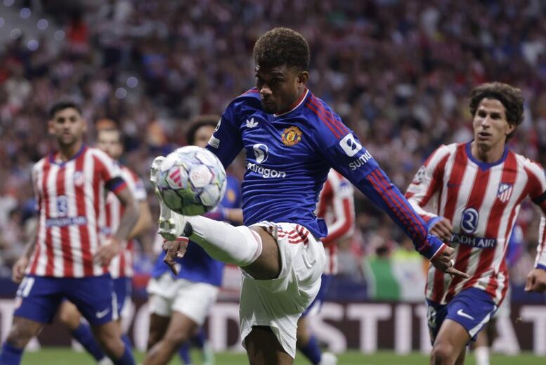 Amad Diallo em ação durante o Atlético Madrid-Man. United