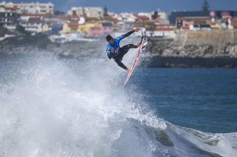 Gabriel Medina em ação em Supertubos